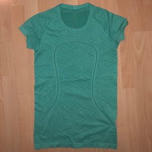 Lululemon light green top